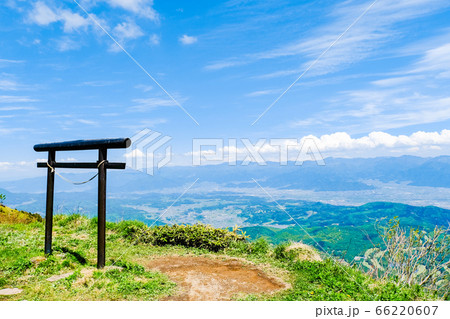 新緑の飯縄山登山(飯縄大明神からの眺め) 新緑の飯縄山登山(飯縄大明神からの眺め) 66220607