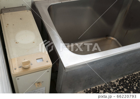 住宅 リフォーム用 解体前 現場実例写真素材 浴室 バランス釜 住宅 リフォーム用 解体前 現場実例写真素材 浴室 バランス釜 66220793