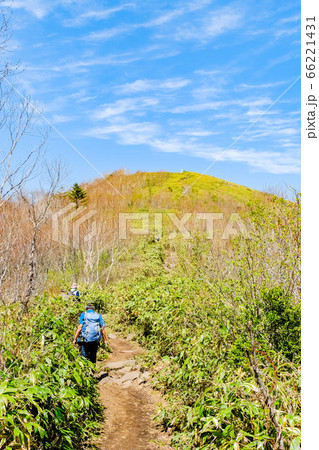 新緑の飯縄山登山(飯縄大明神から山頂へ) 新緑の飯縄山登山(飯縄大明神から山頂へ) 66221431