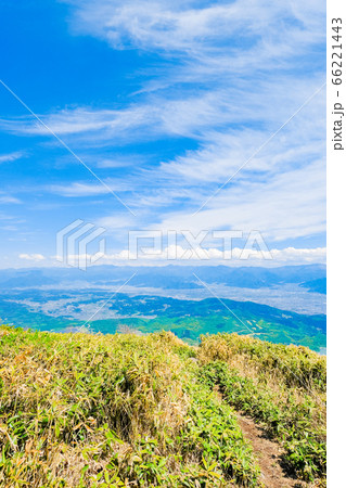 新緑の飯縄山登山（飯縄山山頂からの眺め） 66221443