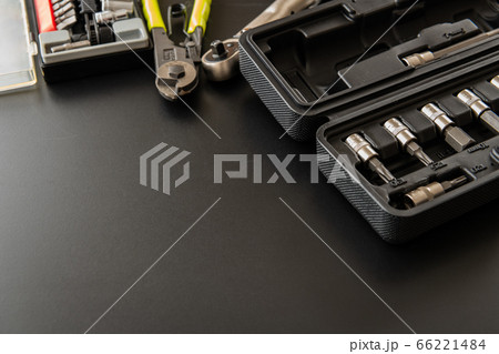 トルクレンチ黒背景 66221484