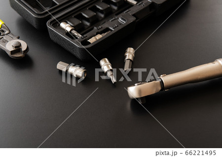 トルクレンチ黒背景 66221495