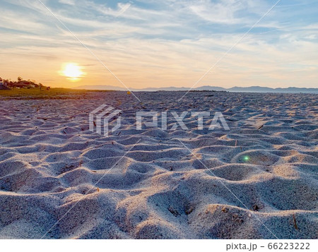 夕日と砂浜 66223222