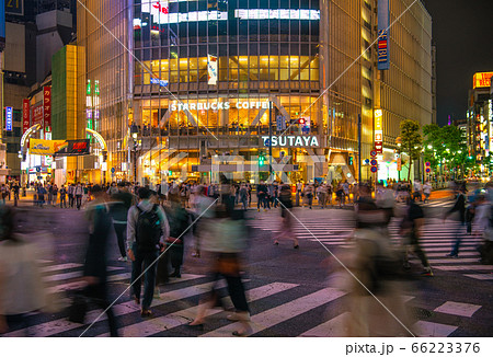 日本の東京都市景観 渋谷のスクランブル交差点などを望む(夜景) 日本の東京都市景観 渋谷のスクランブル交差点などを望む(夜景) 66223376