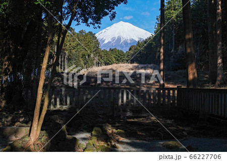 静岡県/ 山宮浅間神社（富士山そのものを御神体とし、数ある浅間神社の中でも最も古いと伝えられる神社） 66227706
