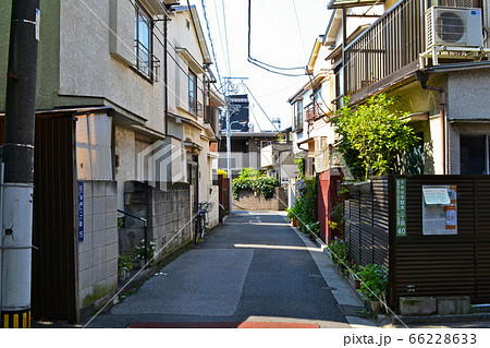 台東区谷中と文京区千駄木の区境 旧藍染川跡 通称へび道 の写真素材