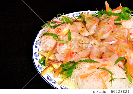野菜たっぷり中国風真鯛の刺身 イメージ 野菜たっぷり中国風真鯛の刺身 イメージ 66228821
