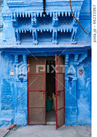 Blue houses in streets of of Jodhpur 66233967