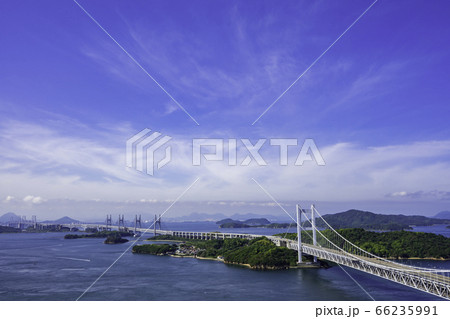 瀬戸大橋と塩飽諸島　岡山県倉敷市 66235991