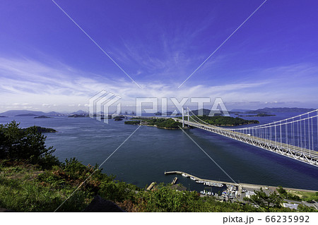 瀬戸大橋と塩飽諸島　岡山県倉敷市 66235992