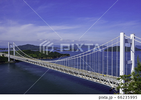 瀬戸大橋と塩飽諸島　岡山県倉敷市 66235995