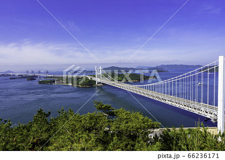 瀬戸大橋と塩飽諸島　岡山県倉敷市 66236171