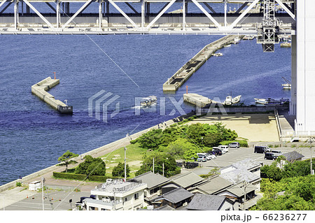 瀬戸大橋と下津井港　岡山県倉敷市 66236277