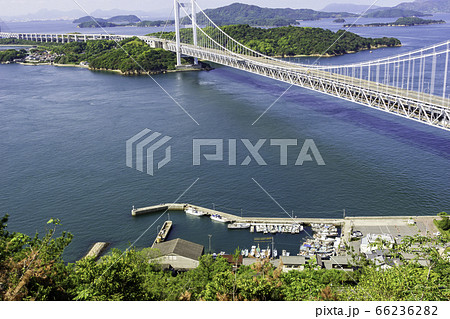 瀬戸大橋と下津井港　岡山県倉敷市 66236282