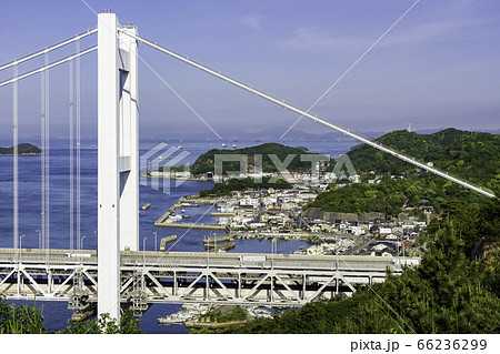 瀬戸大橋と下津井港　岡山県倉敷市 66236299