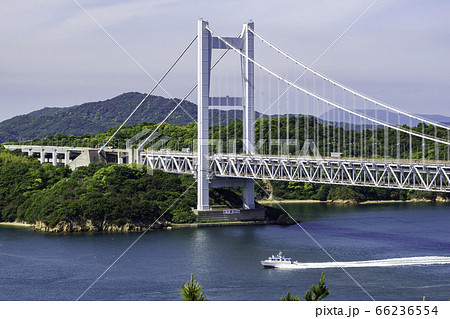 瀬戸大橋と櫃石島　岡山県倉敷市 66236554