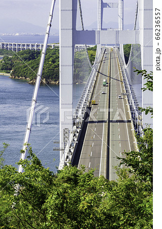 瀬戸大橋と櫃石島　岡山県倉敷市 66236557