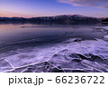 屈斜路湖の薄氷夕景 66236722