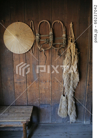 編み笠とかんじきと蓑 編み笠とかんじきと蓑 66237042