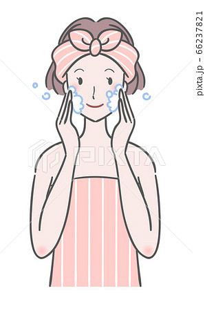 顔のクレンジングをする女性 66237821