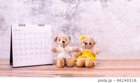 couple teddy bear with calendar on table wooden. 66240316