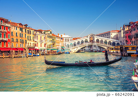 Gondola on Grand canal near Rialto bridge in Venice 66242091