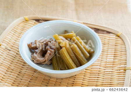 ふきとちくわの煮物 66243642