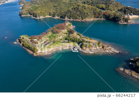能島(愛媛県今治市/しまなみ海道)を上空から望む風景 能島(愛媛県今治市/しまなみ海道)を上空から望む風景 66244217