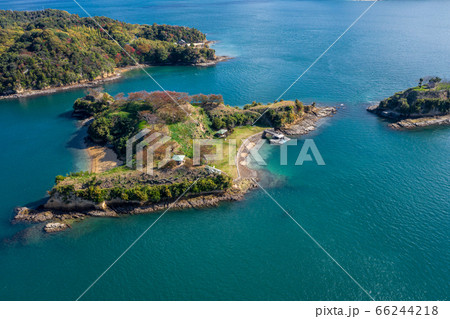 能島(愛媛県今治市/しまなみ海道)を俯瞰した地域風景 能島(愛媛県今治市/しまなみ海道)を俯瞰した地域風景 66244218