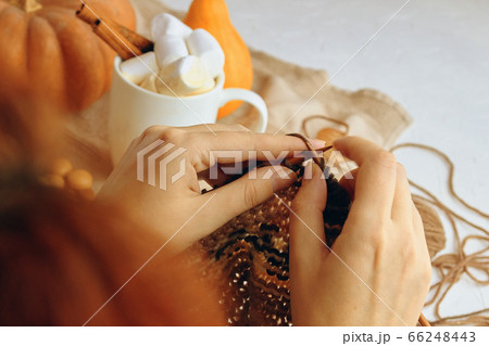 The woman knits woolen clothes. 66248443