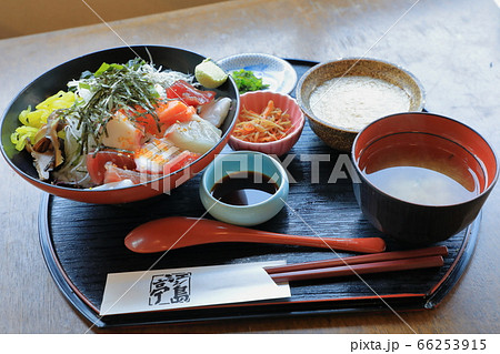海鮮丼 66253915