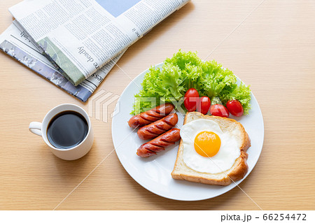 モーニングセット 朝食イメージ コーヒー 英字新聞 モーニングセット 朝食イメージ コーヒー 英字新聞 66254472