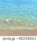 透明感のある海の浜辺 66256041
