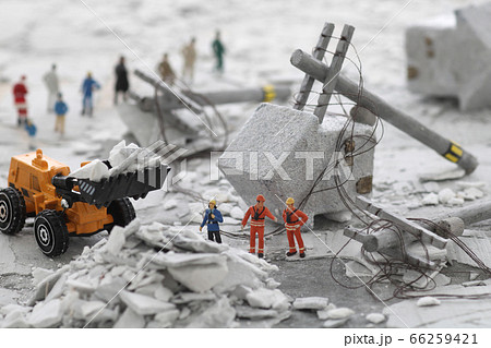災害で壊れた街並みのジオラマ風景 災害で壊れた街並みのジオラマ風景 66259421