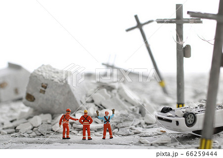 災害で壊れた街並みのジオラマ風景 災害で壊れた街並みのジオラマ風景 66259444