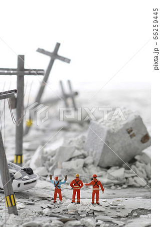 災害で壊れた街並みのジオラマ風景 災害で壊れた街並みのジオラマ風景 66259445