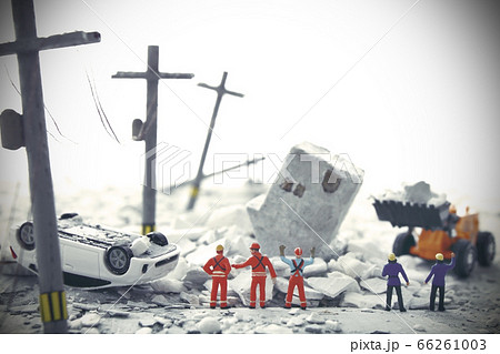 災害後の街のジオラマ風景のイメージ 災害後の街のジオラマ風景のイメージ 66261003