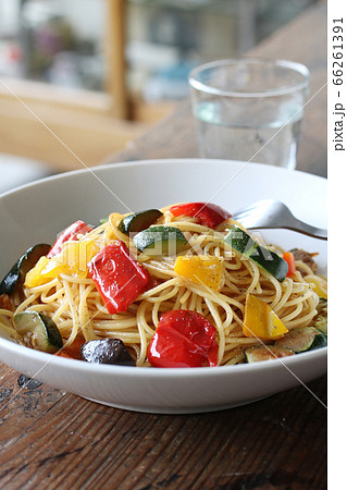 カラフルな野菜のパスタ カラフルな野菜のパスタ 66261391