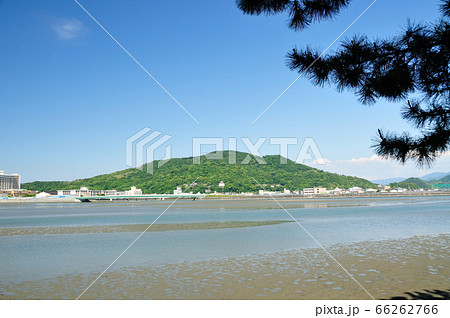 和歌浦片男波公園から名草山を望む 66262766