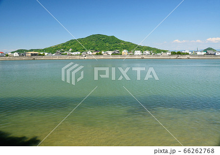 和歌浦片男波公園から名草山を望む 66262768