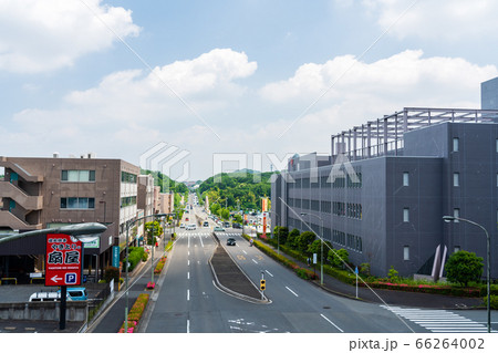 東京都 みなみ野 八王子南郵便局前大通りの写真素材