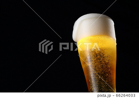 生ビール、黒背景 生ビール、黒背景 66264033