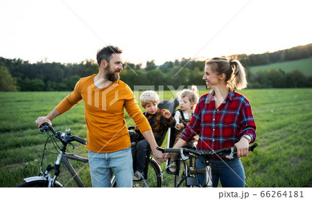 Family with two small children on cycling trip, resting. 66264181