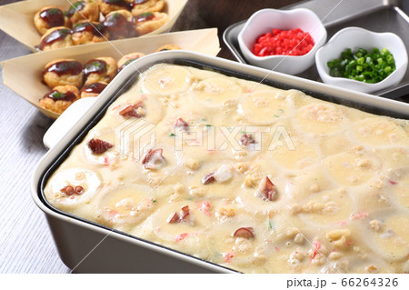 たこ焼きを焼く 66264326