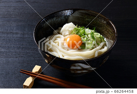 冷やし釜玉うどん 66264458