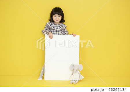 少女 子供 笑顔 66265134