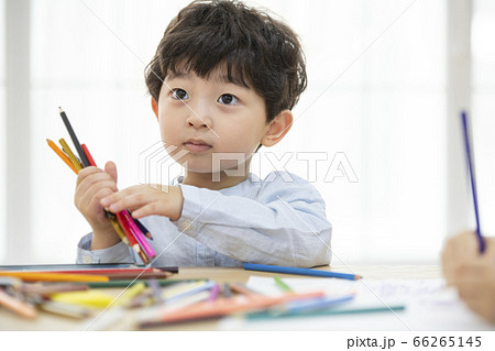 少年 幼稚園児 アート 66265145