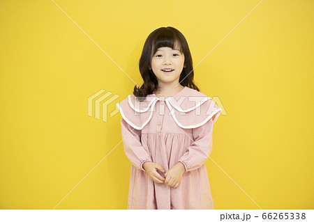 少女 子供 ポートレート 66265338
