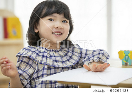 少女 幼稚園 幼稚園児 66265483