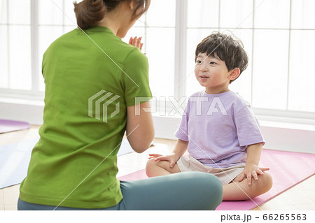 少年 体育 ヨガ 66265563